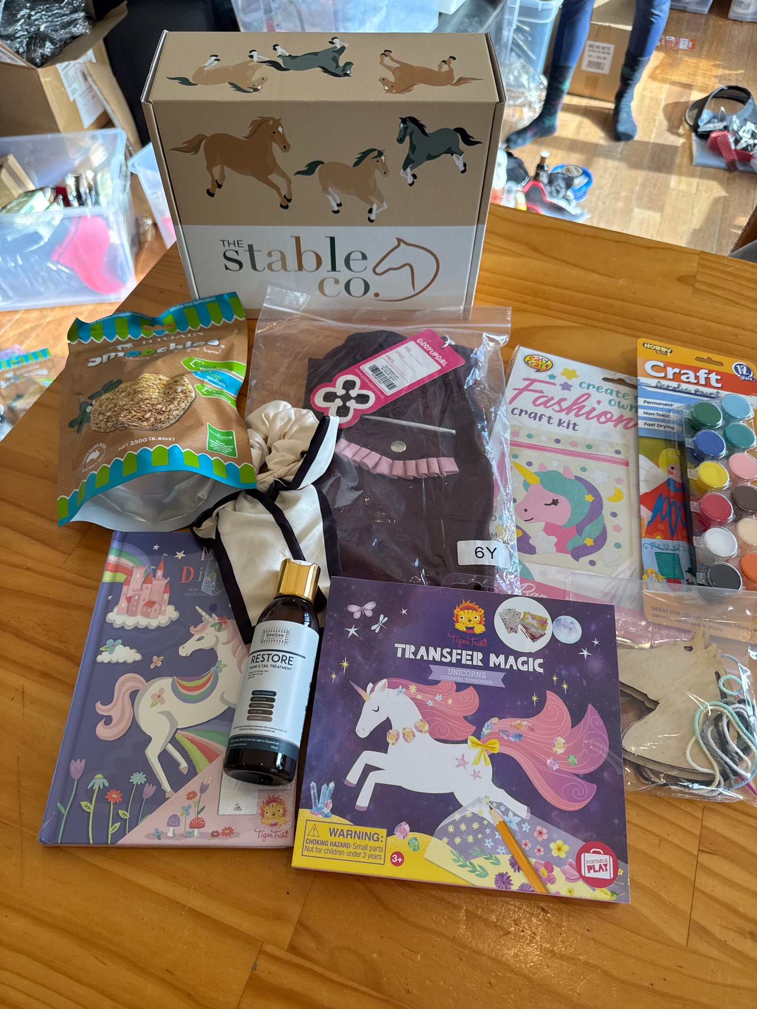 EOFY - box #11 - junior sz 6